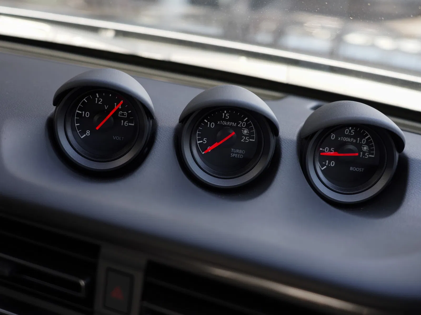 An image of a Fairlady Z(Z34)'s gauges.
